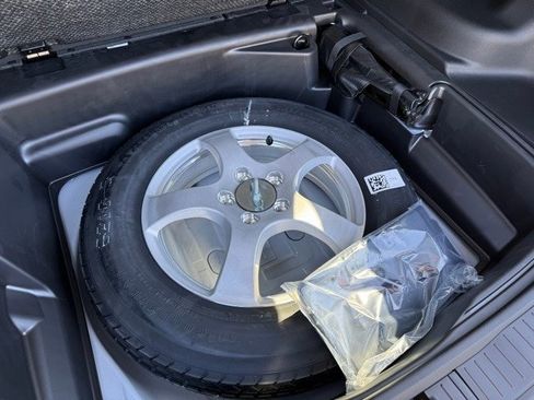 New 2025 Jeep Grand Cherokee Altitude image 21