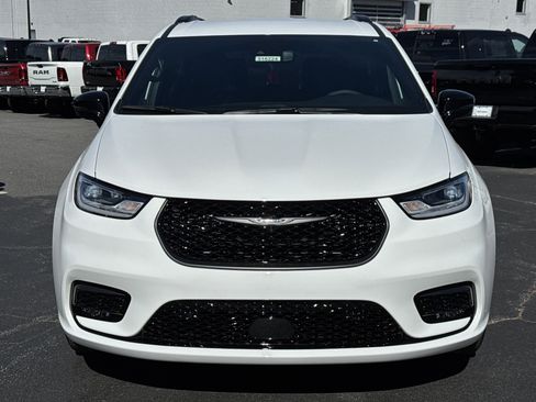 New 2026 Chrysler Pacifica Select w/ S Appearance Package FWD image 2