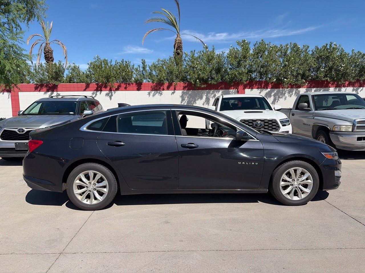Used 2023 Chevrolet Malibu LT w/ Driver Confidence Package FWD image 3