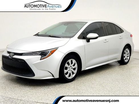 Used 2022 Toyota Corolla LE image 1