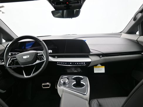 New 2026 Cadillac Optiq Luxury 2 w/ LPO, Floor Liner Package image 9