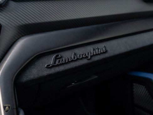 Used 2024 Lamborghini Urus Performante AWD/4WD image 14