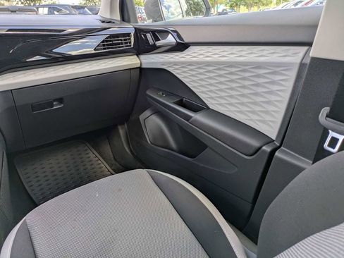 Certified 2023 Volkswagen Taos S FWD image 19