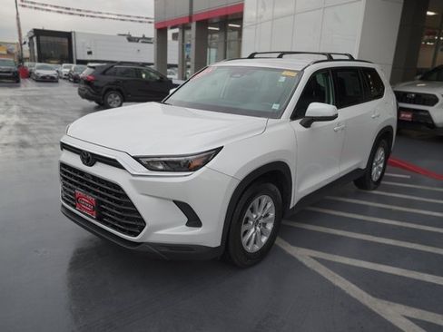 Used 2024 Toyota Grand Highlander XLE image 4