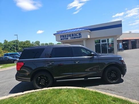 Used 2024 Ford Expedition XLT AWD/4WD image 3