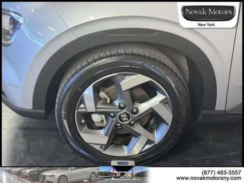 Used 2025 Hyundai Venue SEL FWD image 5