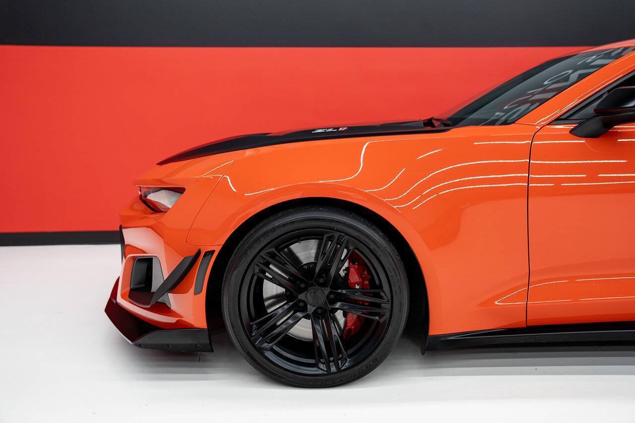 Used 2019 Chevrolet Camaro ZL1 RWD image 19