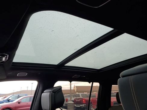 Used 2023 Jeep Grand Wagoneer Series III image 15