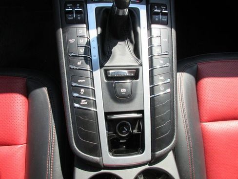 Used 2021 Porsche Macan AWD/4WD image 14