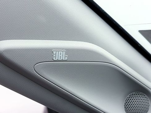 Used 2023 Toyota RAV4 XLE Premium image 4