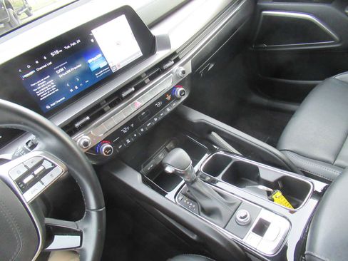 Used 2024 Kia Telluride LX image 25