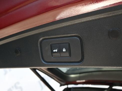 Used 2022 Nissan Pathfinder SL FWD image 21