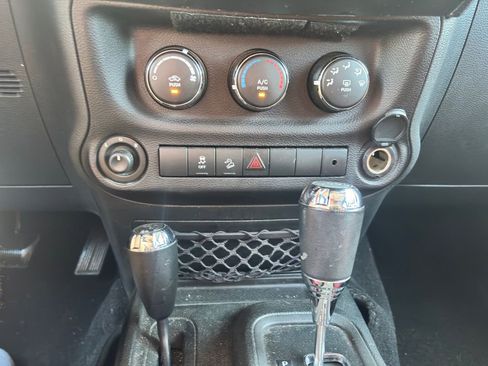 Used 2018 Jeep Wrangler Unlimited Sport S AWD/4WD image 34