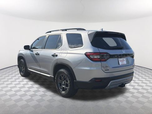 Used 2025 Honda Pilot TrailSport image 14