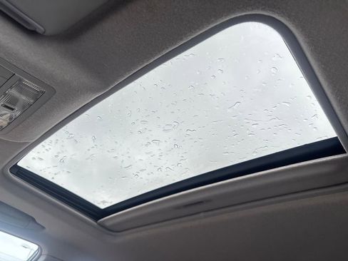 Used 2010 Toyota Highlander SE image 17