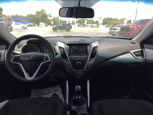 Used 2016 Hyundai Veloster FWD image 15