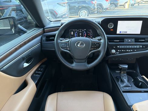 Used 2024 Lexus ES 350 w/ Premium Package FWD image 11