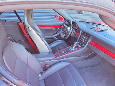 Used 2019 Porsche 911 Turbo image 17