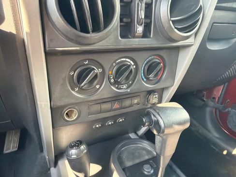 Used 2007 Jeep Wrangler Unlimited Sahara w/ Trailer Tow Group AWD/4WD image 53
