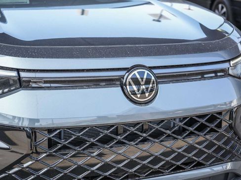 New 2026 Volkswagen Tiguan SE R-Line FWD image 5