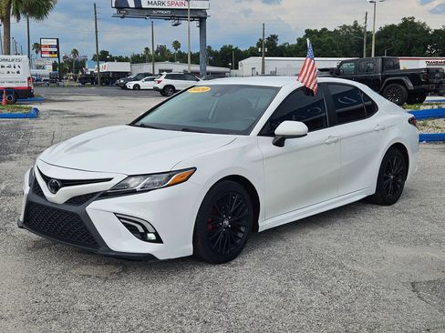 Used 2020 Toyota Camry SE FWD image 3
