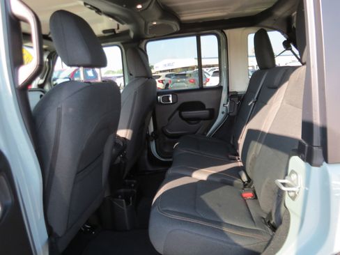 Used 2024 Jeep Wrangler Unlimited Sport AWD/4WD image 15