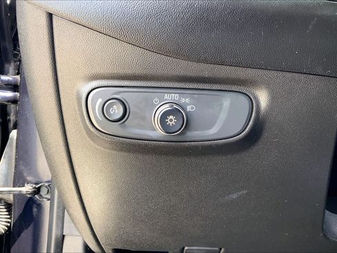 Used 2020 Chevrolet Equinox LS w/ LS Convenience Package FWD image 33