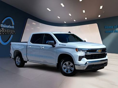 Used 2025 Chevrolet Silverado 1500 LT image 2