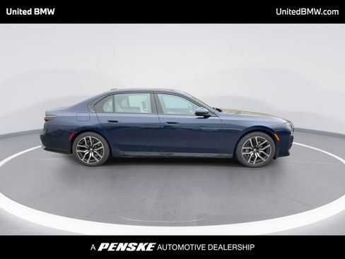 Used 2023 BMW 760i xDrive AWD/4WD image 3