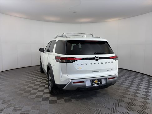 Certified 2023 Nissan Pathfinder SL w/ Lighting Package (N92) image 9
