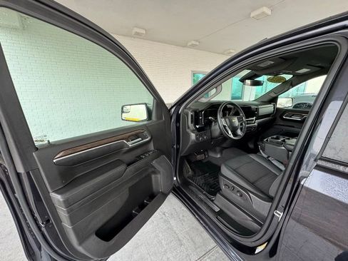 Used 2024 Chevrolet Silverado 1500 LT AWD/4WD image 11