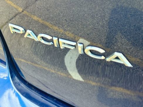 Used 2017 Chrysler Pacifica Touring-L FWD image 31
