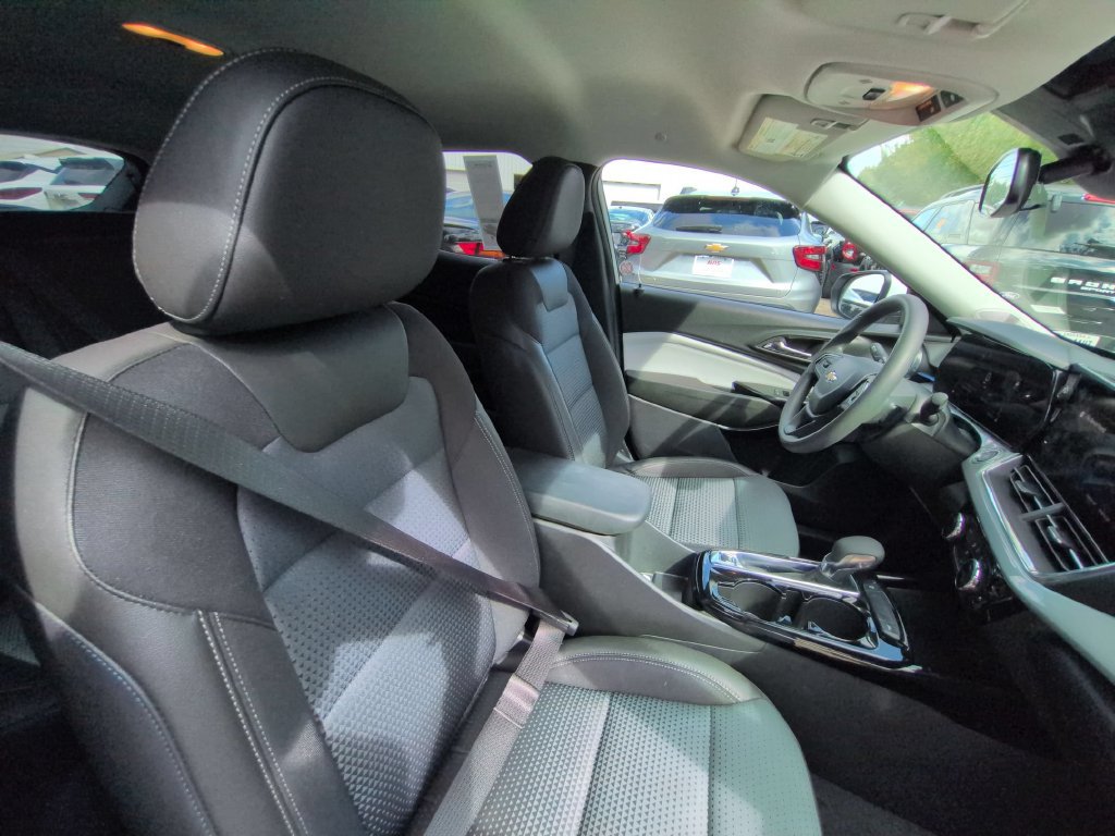 Used 2026 Chevrolet Trax LT FWD image 30