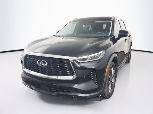 Used 2023 INFINITI QX60 Luxe w/ Cargo Package FWD image 3