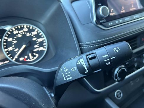 Used 2021 Nissan Rogue S image 25