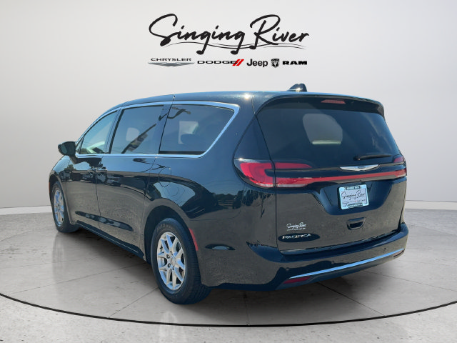 Used 2024 Chrysler Pacifica Touring-L FWD image 5