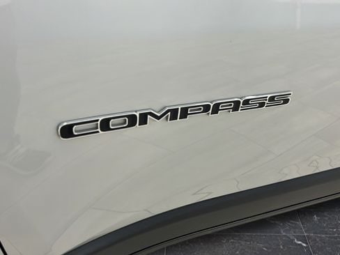 Used 2024 Jeep Compass Latitude AWD/4WD image 37