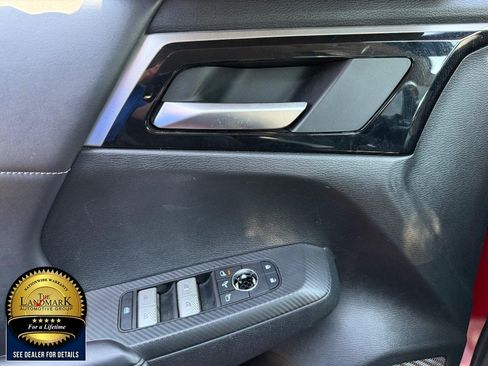 Used 2024 Mitsubishi Outlander SE Black Edition FWD image 8