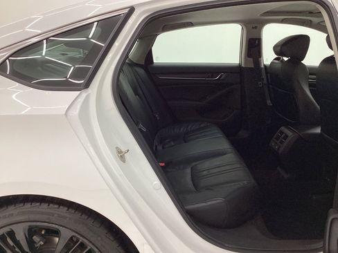 Used 2018 Honda Accord Touring image 21