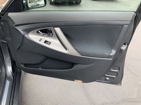 Used 2010 Toyota Camry image 21