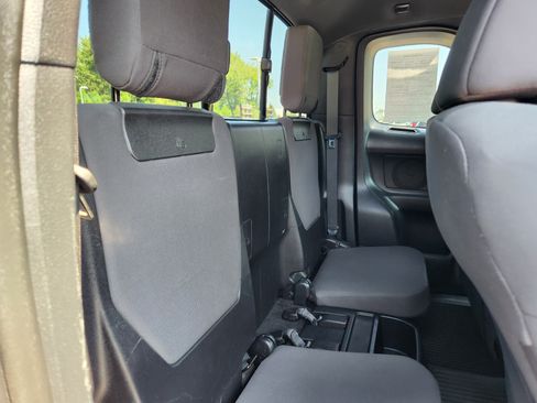 Used 2016 Toyota Tacoma TRD Off-Road w/ Premium & Technology Package AWD/4WD image 14