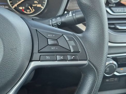 Used 2025 Nissan Altima 2.5 SV FWD image 21