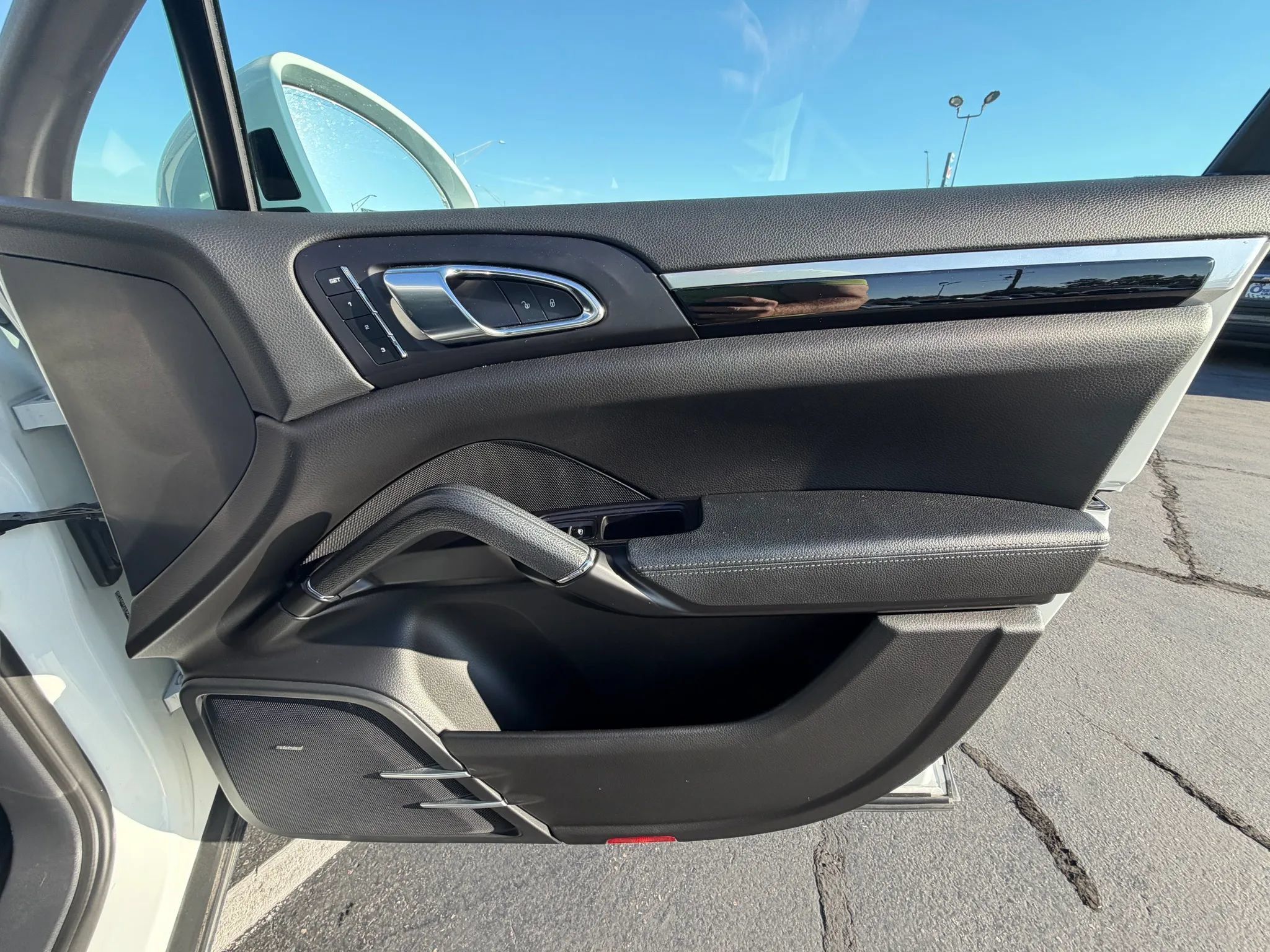 Used 2018 Porsche Cayenne AWD/4WD image 15
