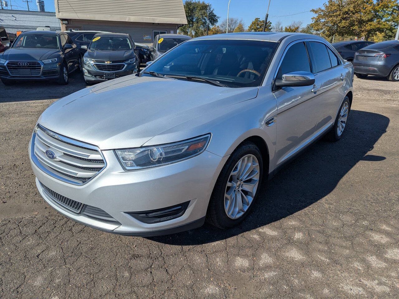 Used 2018 Ford Taurus Limited AWD/4WD image 3