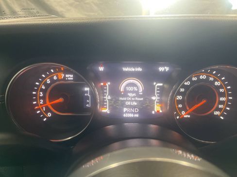 Used 2022 Jeep Wrangler Unlimited Sahara AWD/4WD image 21