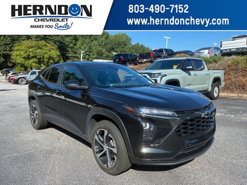 Used 2024 Chevrolet Trax RS w/ Driver Confidence Package FWD image 1