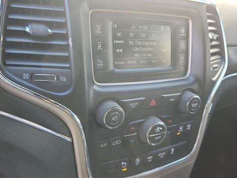 Used 2017 Jeep Grand Cherokee Limited image 24