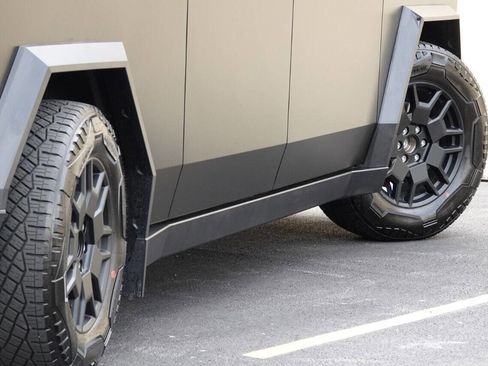 Used 2024 Tesla Cybertruck AWD Crew Cab image 63