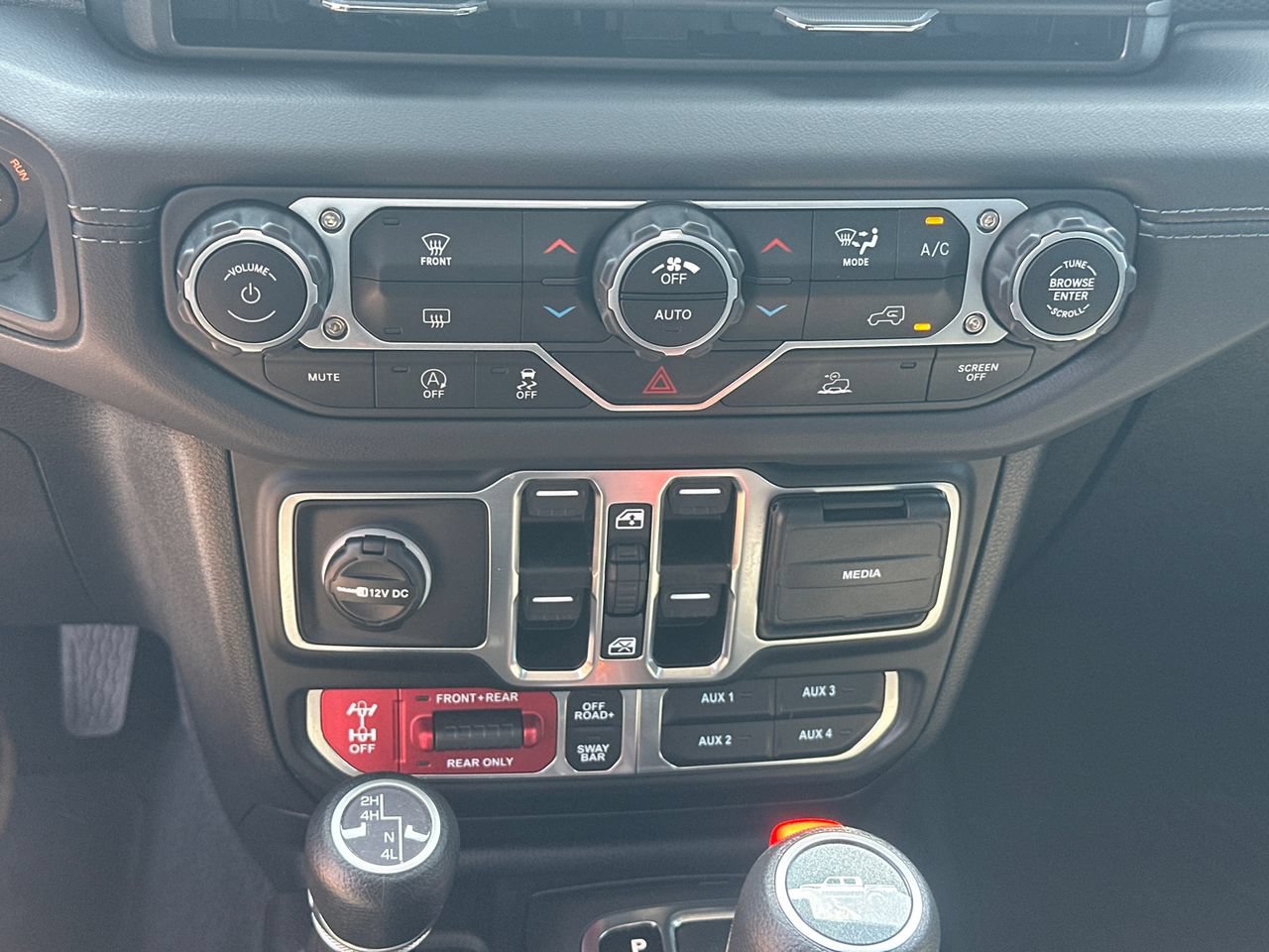 Used 2025 Jeep Gladiator Rubicon AWD/4WD image 29