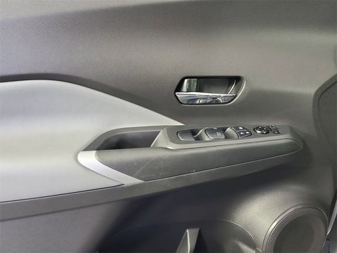 Used 2024 Nissan Kicks SR w/ SR Premium Package image 9